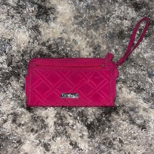 (Vera Bradley) cloth quilted fuschia wristlet
